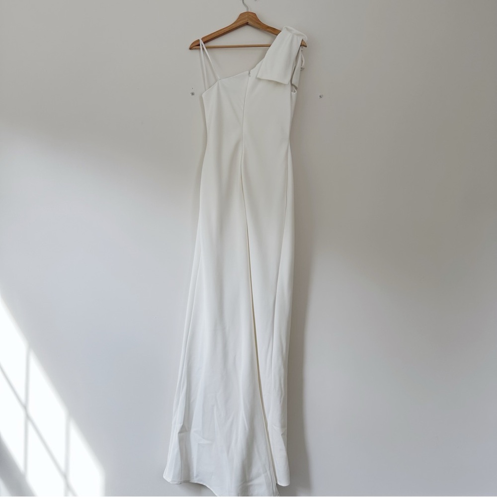 NEW Mac Duggal Women’s Leena White Bow-Shoulder Jersey Sheath Gown - Picture 6 of 16